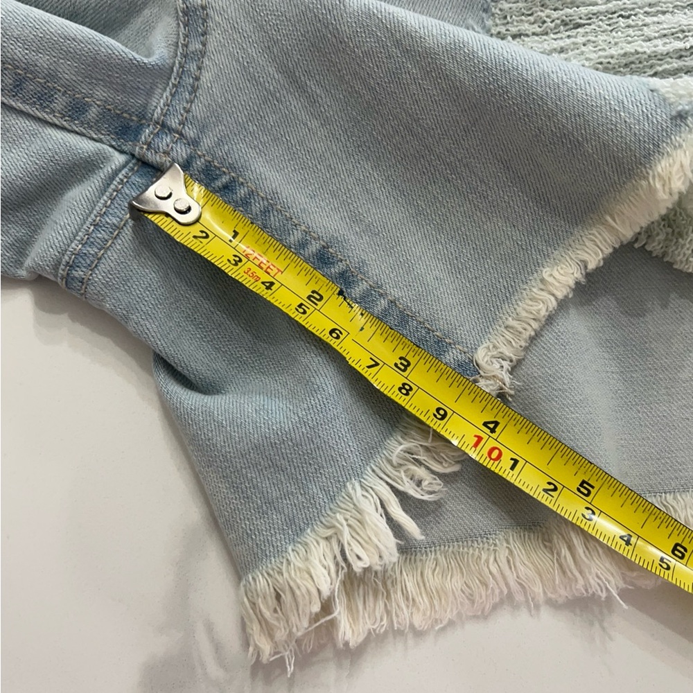 Nwot Indigo Rein stretchy distressed light blue shorts, size 11 - Picture 5 of 7